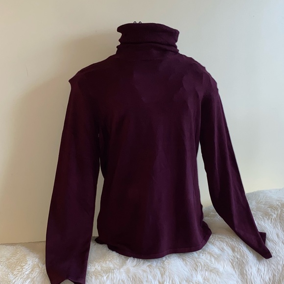 T Tahari Long Sleeve Turtleneck Sweater Size L Burgundy Wine Grape - Picture 3 of 9